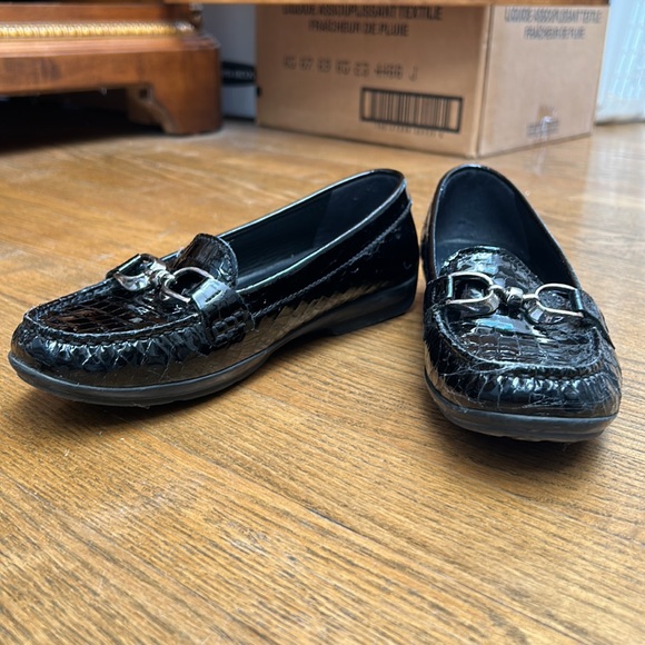 Walking Shoe - Picture 2 of 2